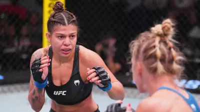 Mayra Bueno Silva lutando no UFC