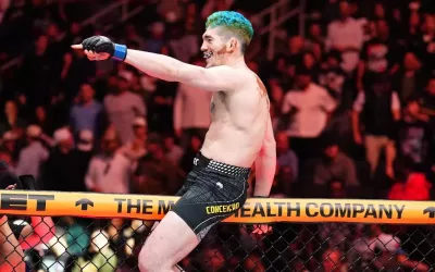 Melquizael Costa celebrando no UFC